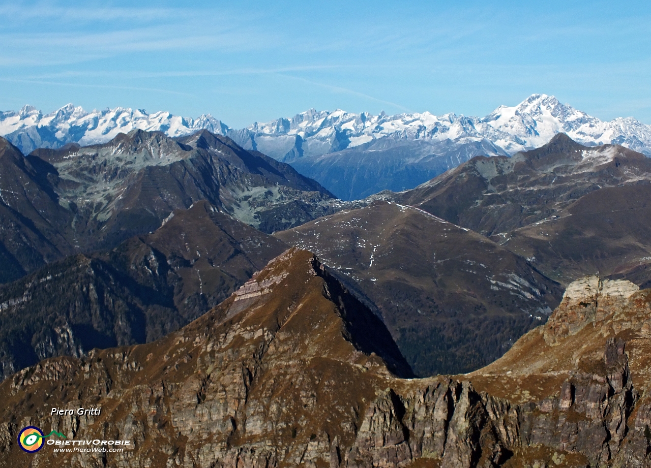 49 Dalla cima, poco sopra la Madonnina,  .JPG